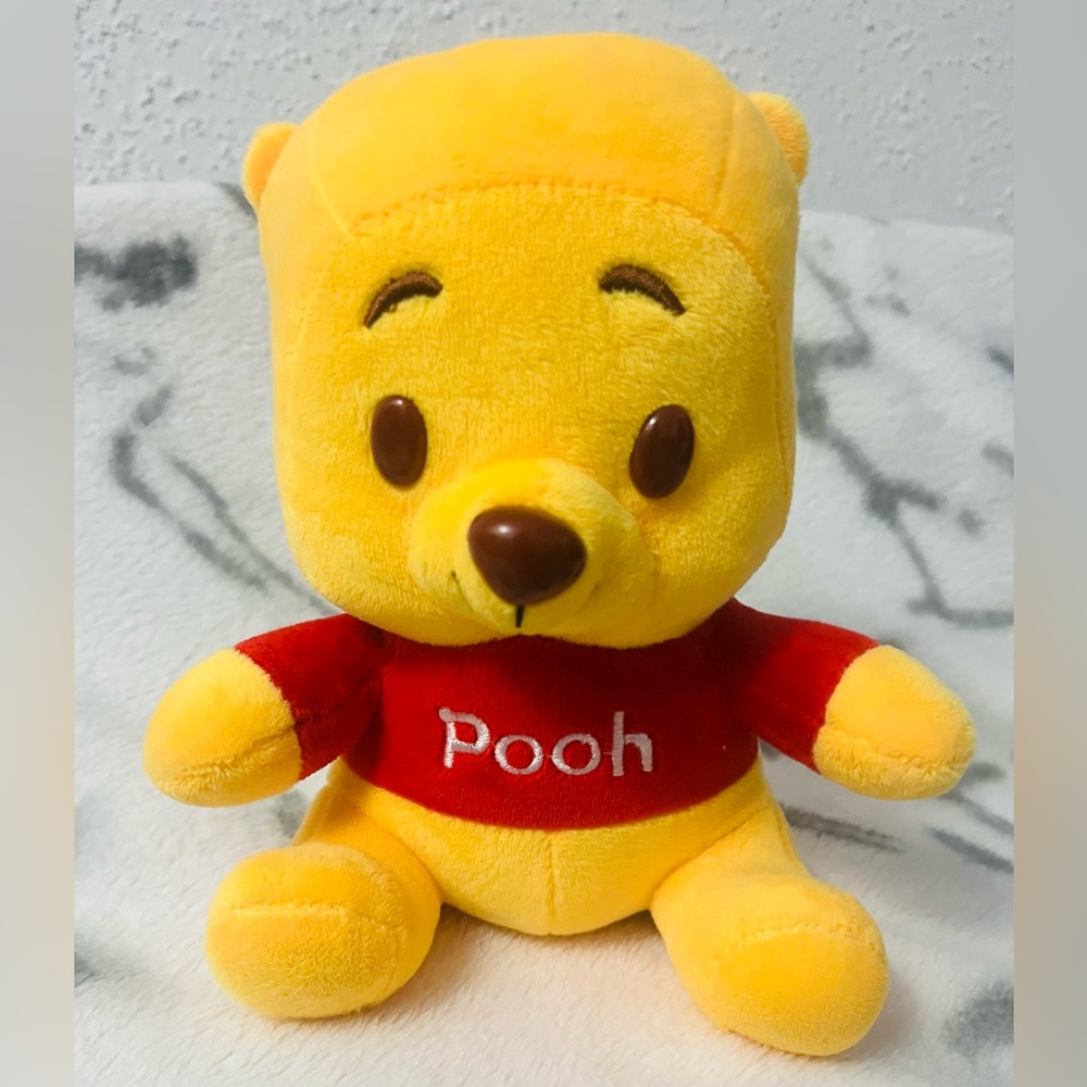 Winnie the Pooh Soft-to-Touch Microfibre 7” Plush Toy with attached Suction Cup